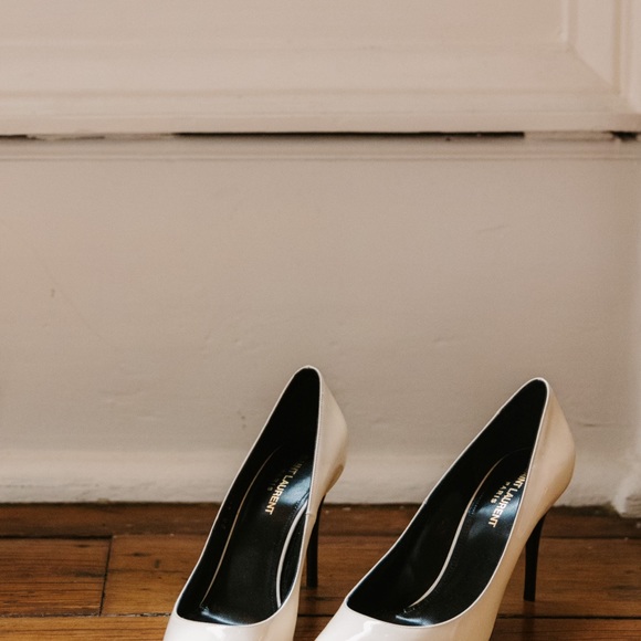Saint Laurent White Lexi 90 Cream Patent Leather Pointed Pumps - Picture 3 of 5